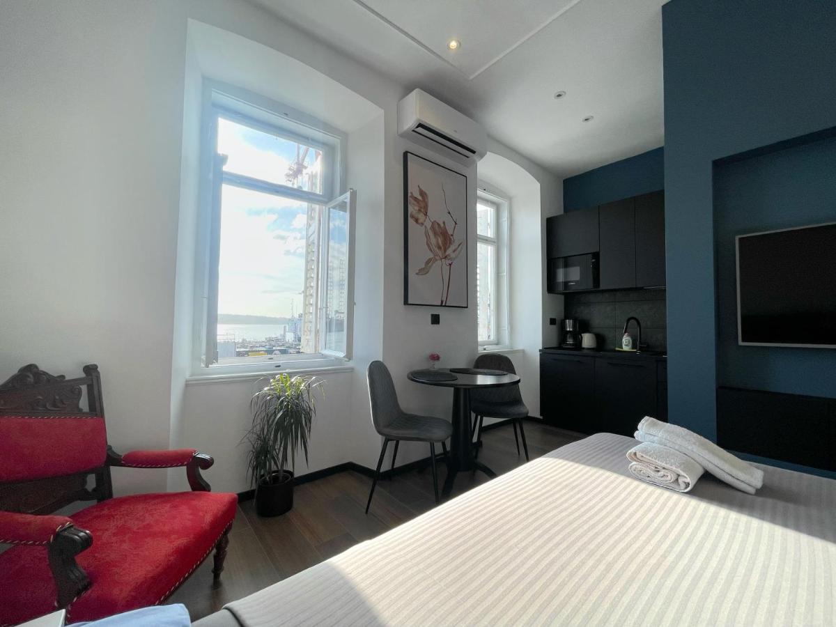 Navis City Apartments Pula Exteriör bild